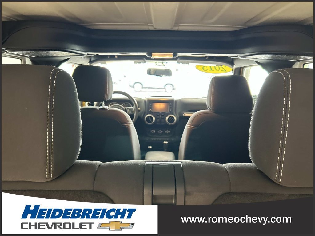Used 2015 Jeep Wrangler Sahara w/ Connectivity Group AWD/4WD image 33