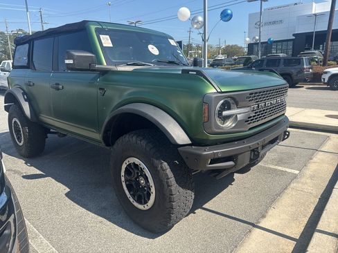 Used 2022 Ford Bronco Badlands image 3