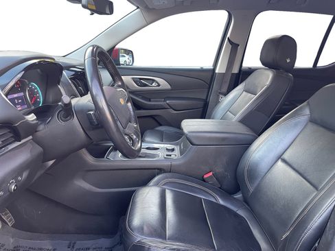 Used 2021 Chevrolet Traverse LT w/ LT Premium Package image 9