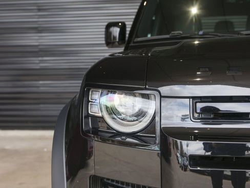 Used 2022 Land Rover Defender 90 V8 image 12