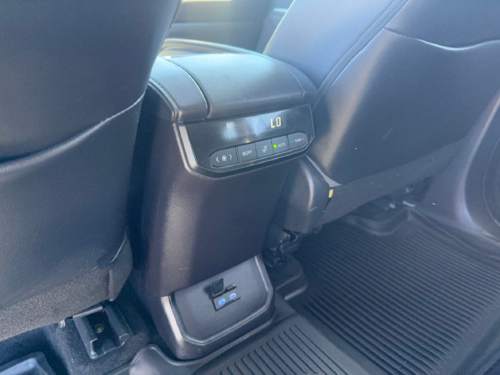 Used 2022 Toyota Highlander XLE AWD/4WD image 17