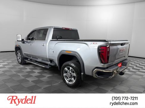 Used 2026 GMC Sierra 2500 SLT AWD/4WD image 3