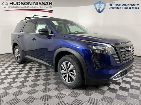 New 2026 Nissan Pathfinder SL FWD image 1