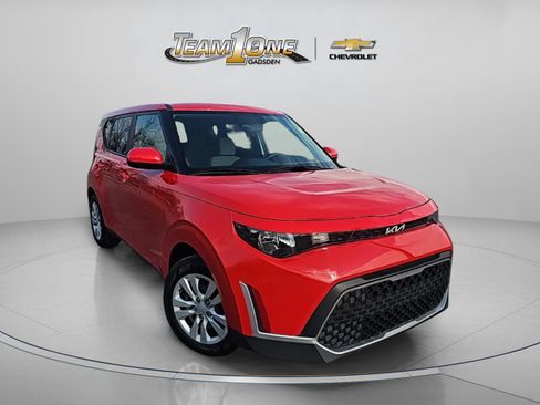 Used 2024 Kia Soul LX image 1
