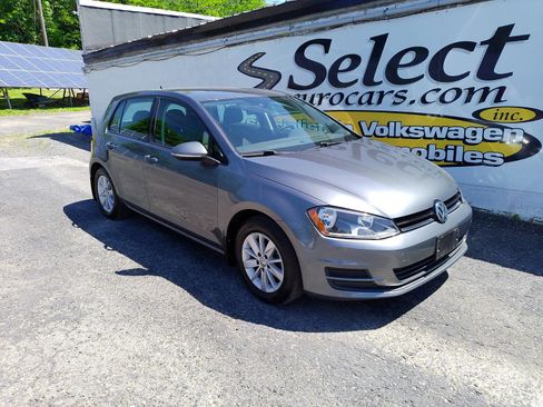 Used 2017 Volkswagen Golf S FWD image 2