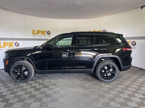 New 2025 Jeep Grand Cherokee Altitude image 10