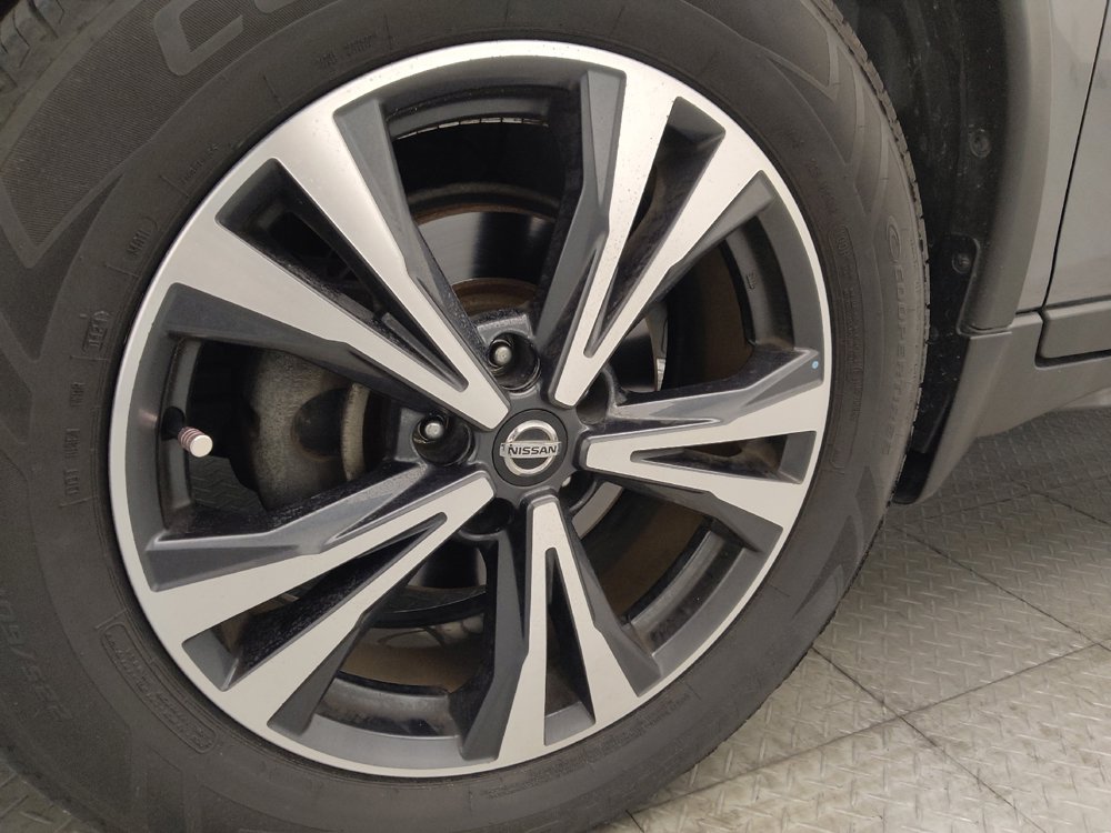 Used 2019 Nissan Rogue SV w/ Premium Package FWD image 31