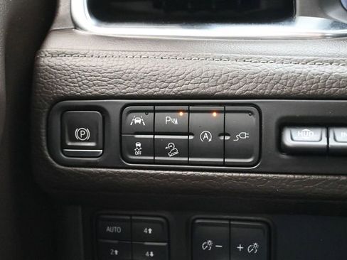 Used 2021 GMC Yukon Denali w/ Denali Premium Package image 39