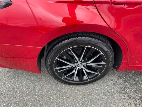 Used 2022 Toyota Camry SE w/ Cold Weather Package FWD image 7