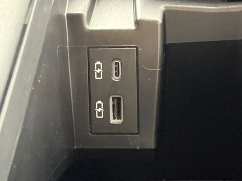 Used 2024 Toyota Sienna LE image 31