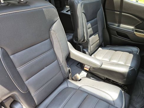 Used 2018 GMC Acadia Denali w/ Technology Package AWD/4WD image 15