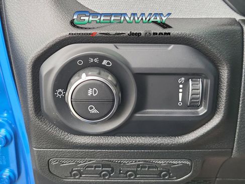 Used 2025 Jeep Gladiator Sport AWD/4WD image 22