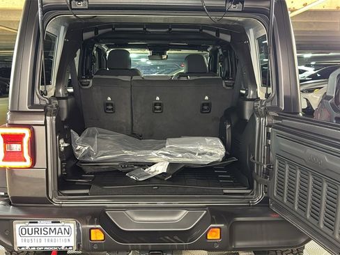 Used 2024 Jeep Wrangler Unlimited Rubicon w/ Technology Group image 16