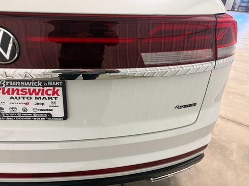 Certified 2024 Volkswagen Atlas Cross Sport SEL Premium R-Line image 18