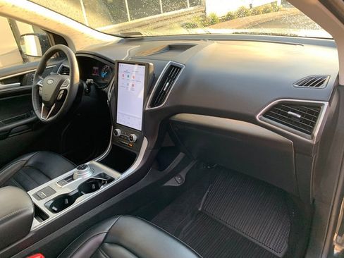 Used 2024 Ford Edge SEL w/ Convenience Package image 11