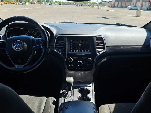 Used 2019 Jeep Grand Cherokee Laredo RWD image 30