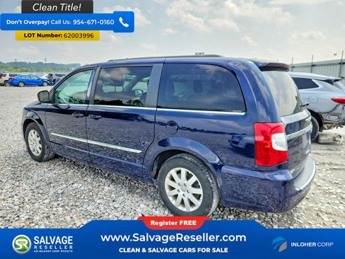 Used 2014 Chrysler Town & Country Touring FWD image 3