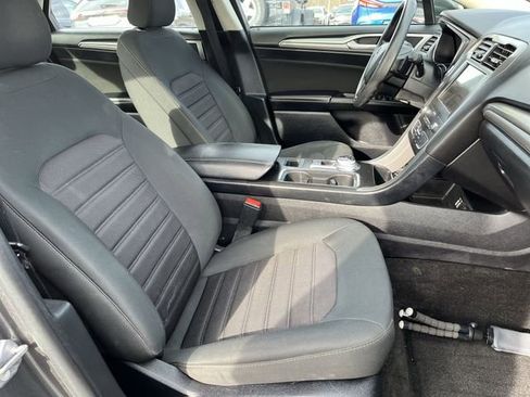 Used 2019 Ford Fusion SE image 27