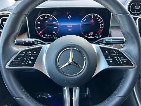 Used 2025 Mercedes-Benz GLC 350e 4MATIC image 23