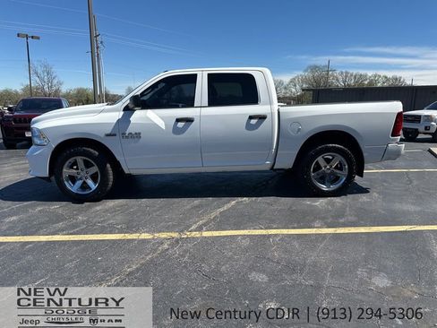 Used 2017 RAM 1500 Express w/ Express Value Package AWD/4WD image 2