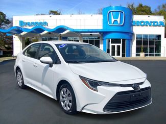 Used 2023 Toyota Corolla LE video 1