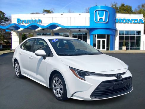 Used 2023 Toyota Corolla LE image 1