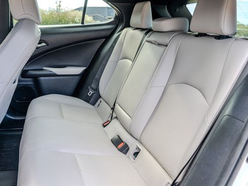 Used 2019 Lexus UX 200 FWD image 28