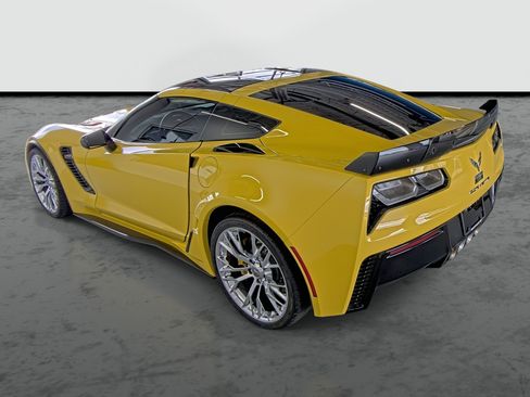 Used 2017 Chevrolet Corvette Z06 RWD image 2
