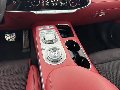 Used 2025 Genesis GV70 3.5T Sport image 17