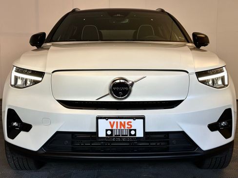 Used 2023 Volvo XC40 Recharge Plus image 22