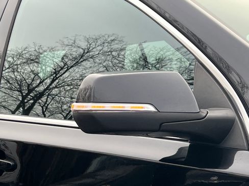 Used 2023 Chevrolet Traverse LT image 8