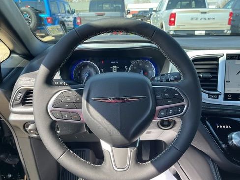 New 2026 Chrysler Pacifica Limited FWD image 13
