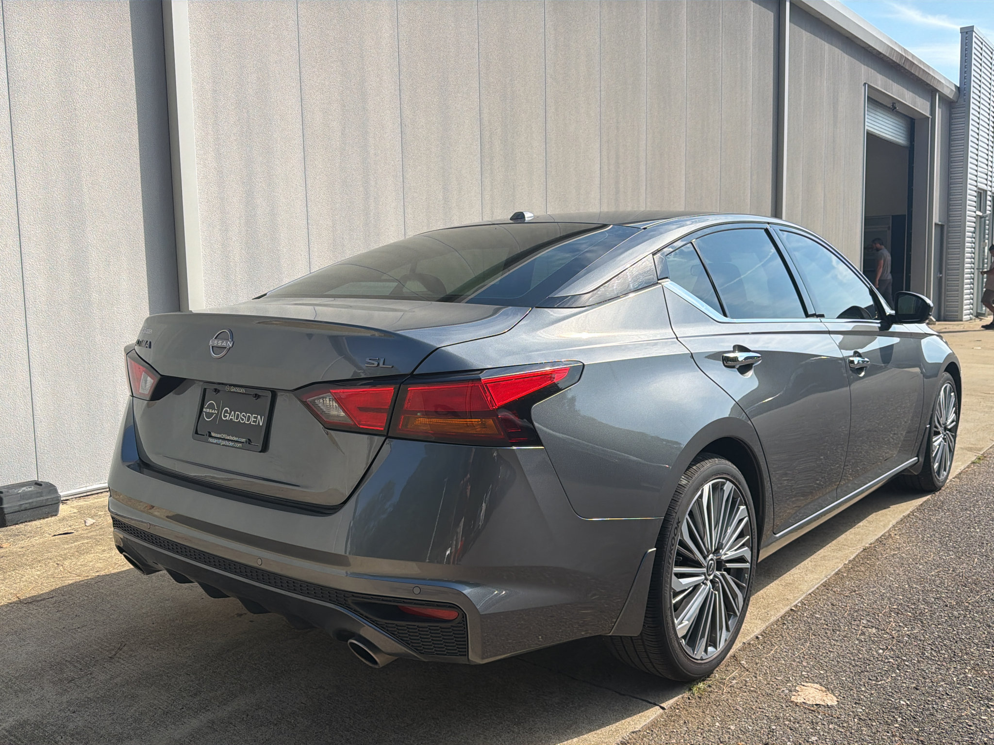 Used 2025 Nissan Altima 2.5 SL FWD image 3