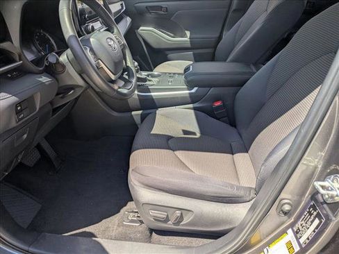 Used 2023 Toyota Highlander LE image 13