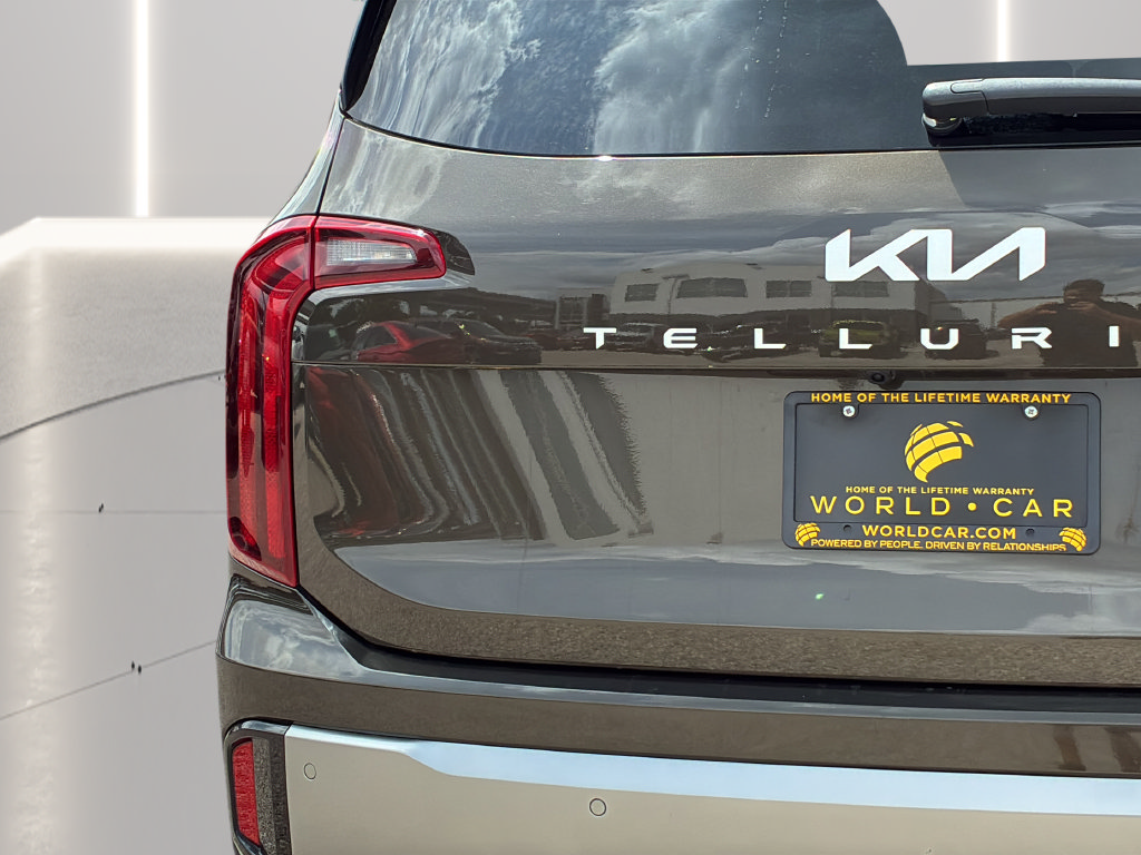 Used 2025 Kia Telluride S FWD image 30
