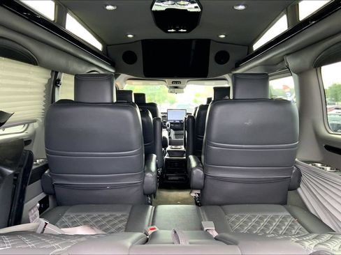 Used 2024 Ford Transit 150 Low Roof AWD image 8