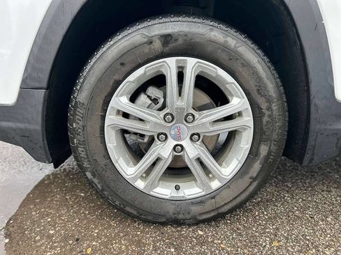 Used 2023 GMC Terrain SLE w/ Driver Convenience Package image 9