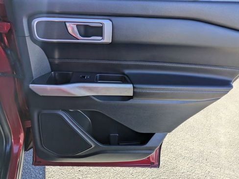 Used 2022 Ford Explorer XLT w/ Equipment Group 202A image 34