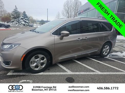 Used 2017 Chrysler Pacifica Touring-L Plus FWD image 1