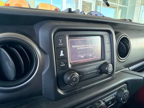 Used 2020 Jeep Gladiator Sport w/ Quick Order Package 24S AWD/4WD image 10