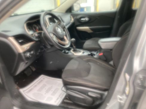 Used 2017 Jeep Cherokee Latitude image 13