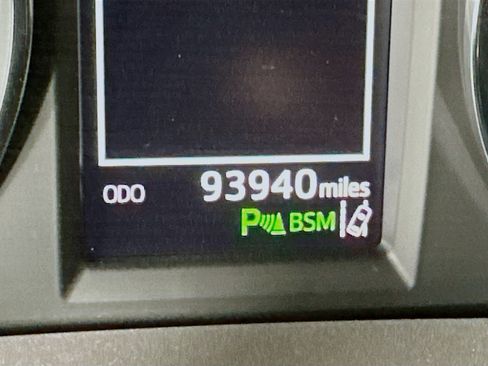 Used 2018 Toyota RAV4 Limited image 19