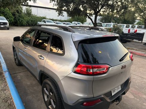 Used 2016 Jeep Cherokee 75th Anniversary FWD image 8