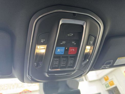 Used 2025 Jeep Grand Cherokee Overland w/ Luxury Tech Group IV AWD/4WD image 28