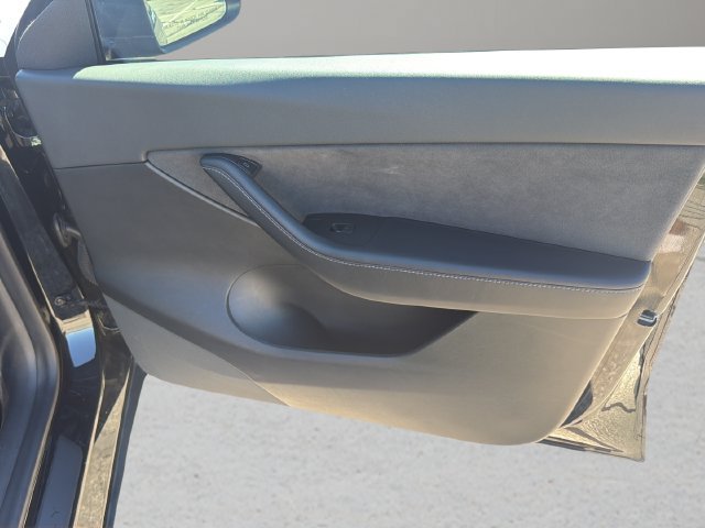 Used 2021 Tesla Model Y Long Range AWD/4WD image 9