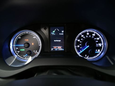 Used 2022 Toyota Venza LE image 14