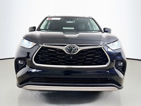 Certified 2021 Toyota Highlander Platinum image 2