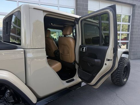 Used 2020 Jeep Gladiator Rubicon AWD/4WD image 37