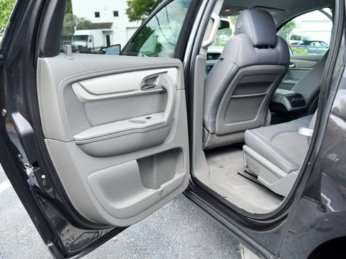 Used 2014 Chevrolet Traverse LS FWD image 14