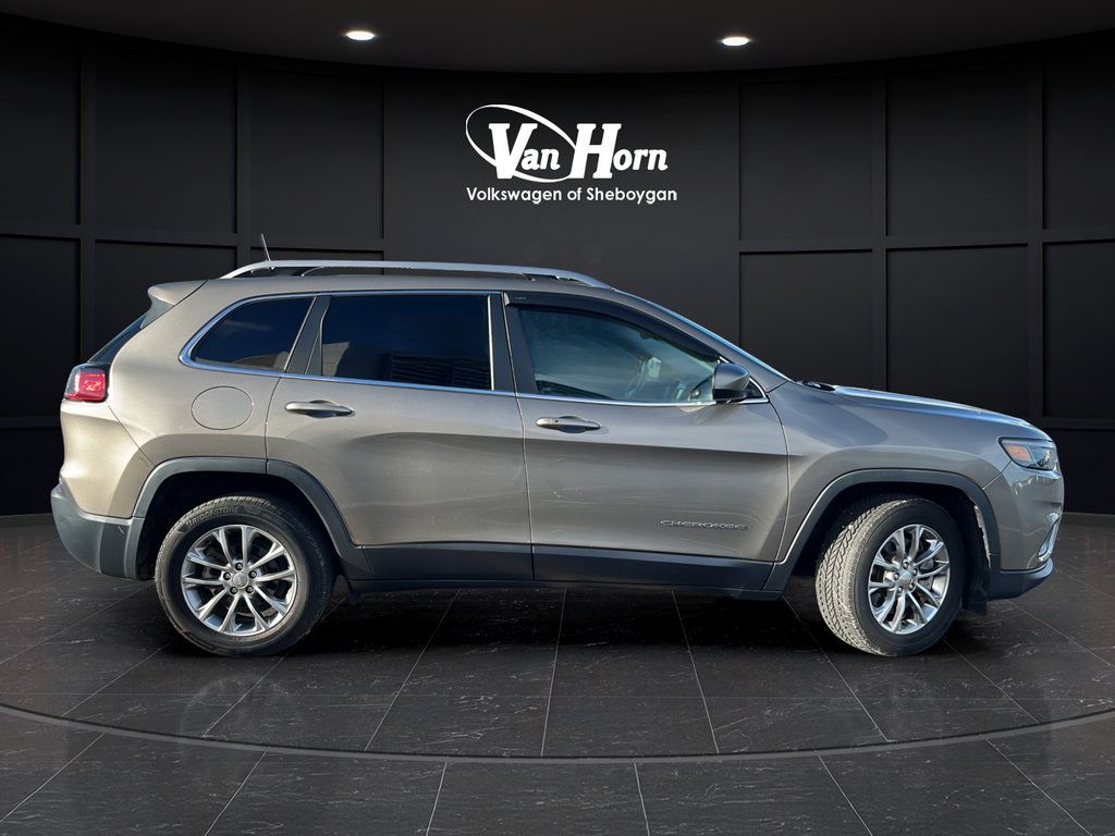 Used 2019 Jeep Cherokee Latitude Plus w/ Comfort/Convenience Group FWD image 8